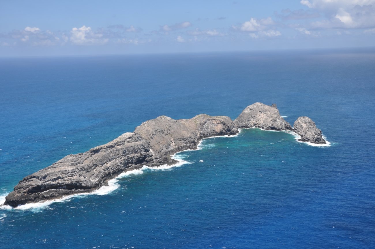 Aerial photograph of Mokumanamana in the Northwestern Hawaiian Islands