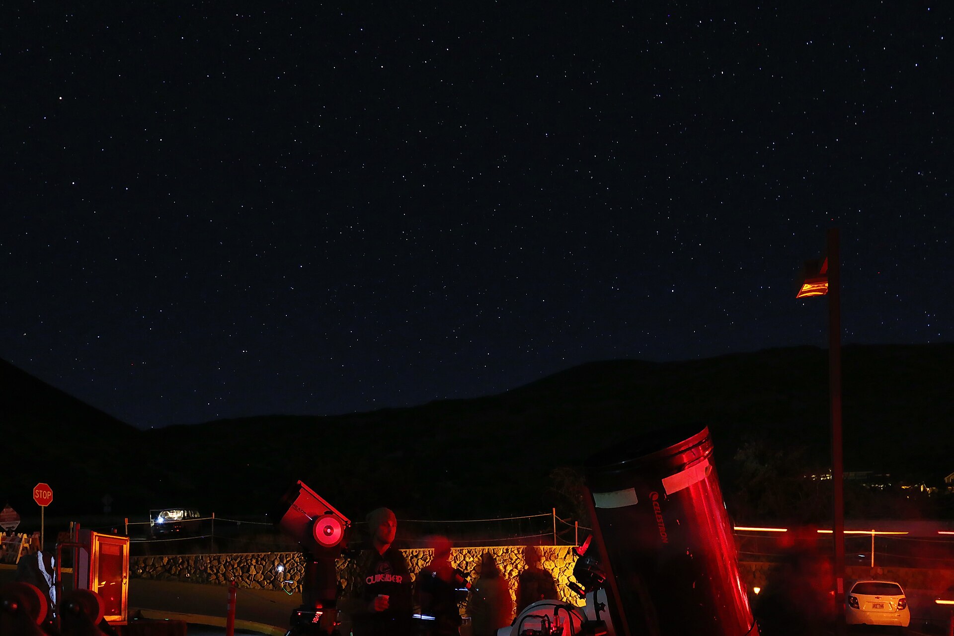 Stargazing from the Maunakea Visitor Information Station at night