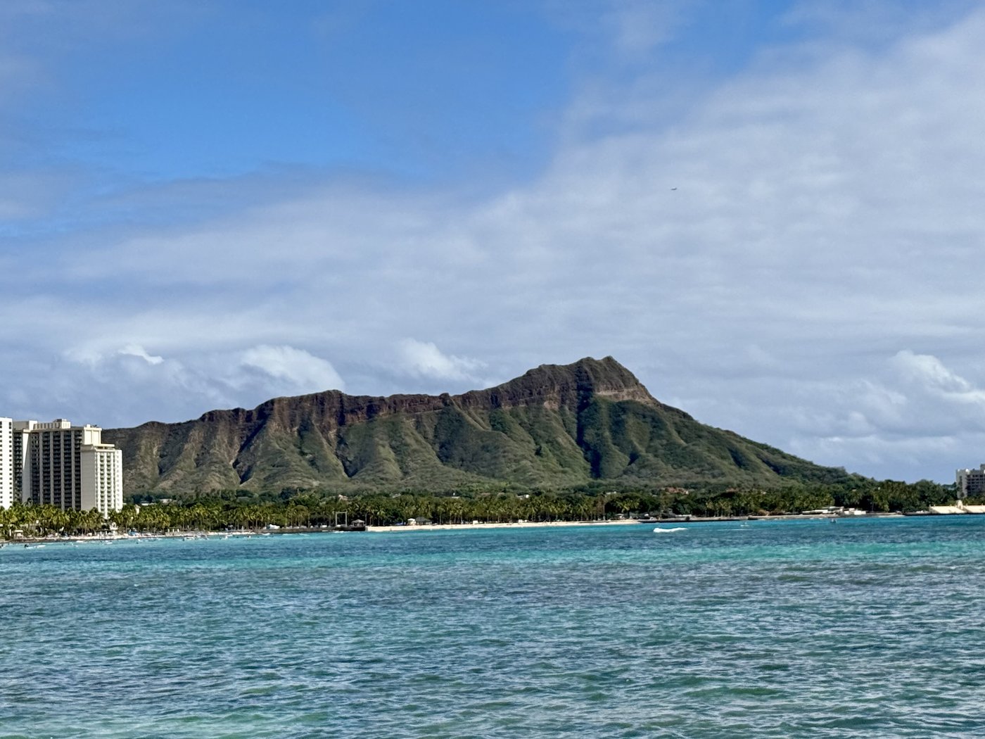 Lēʻahi seen across the water from Waikīkī