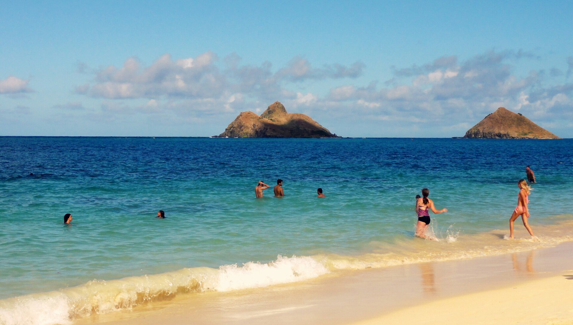 Turquoise water off Lanikai Beach with the Mokulua islets on the horizon